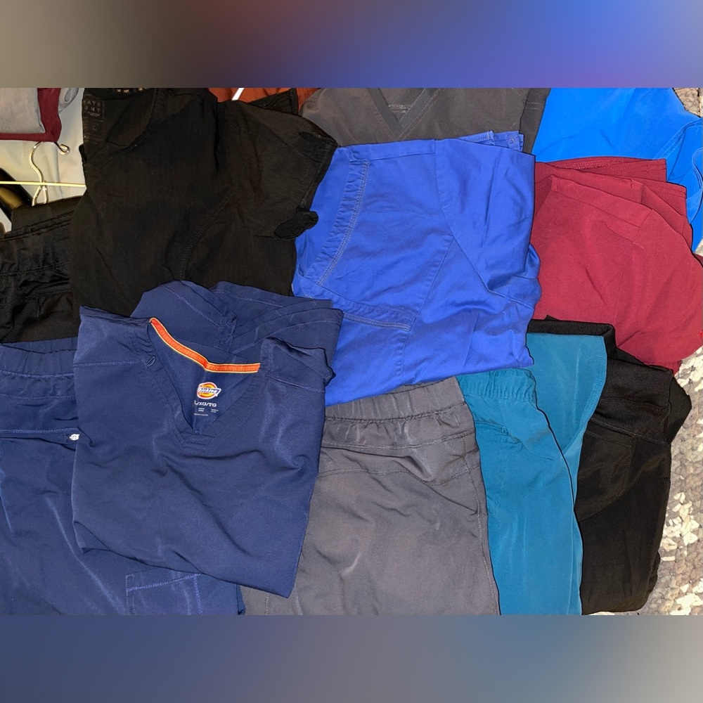 SCRUBS all sized women’s XL